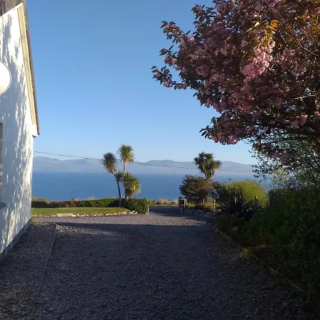 Tigh Cladach بيت للعطل