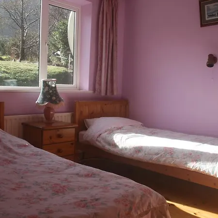 Tigh Cladach بيت للعطل